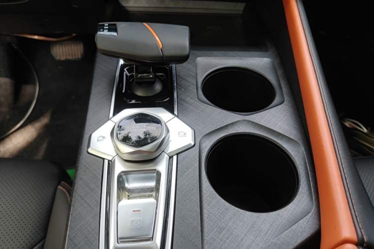 Used CHANGAN UNI-V 2022 1.5T Prestige Version Gear Lever