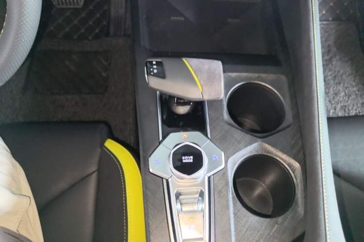 Used CHANGAN UNI-V 2022 2.0T Leading-Speed Edition Gear Lever