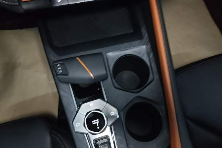 Used CHANGAN UNI-V 2022 1.5T Prestige Version Gear Lever