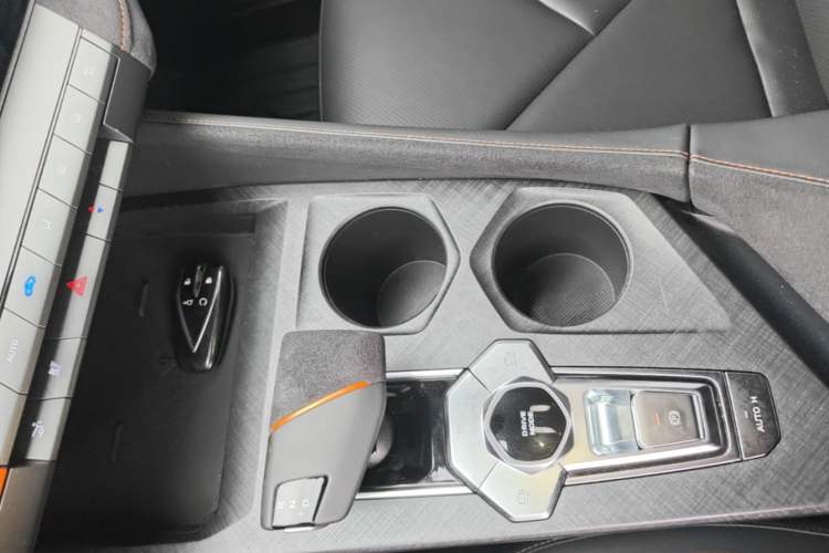 Used CHANGAN UNI-V 2022 1.5T Sport Edition Gear Lever