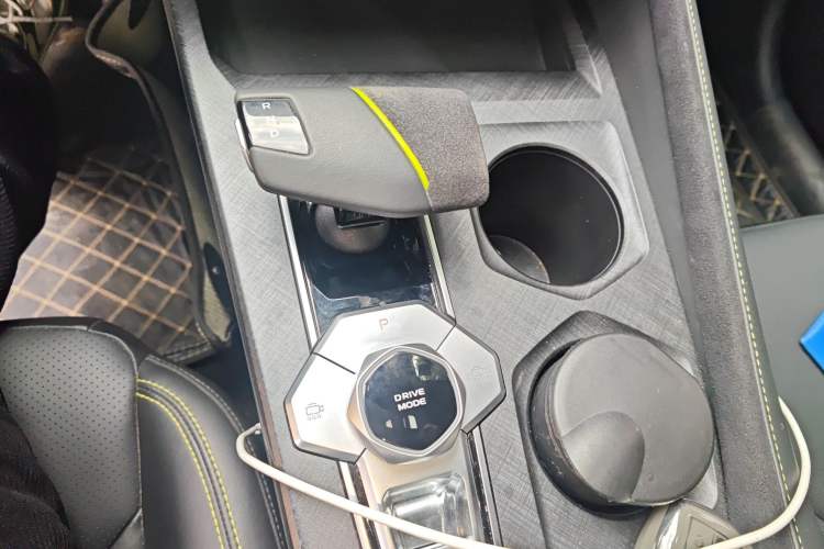 Used CHANGAN UNI-V 2022 1.5T Sport Edition Gear Lever
