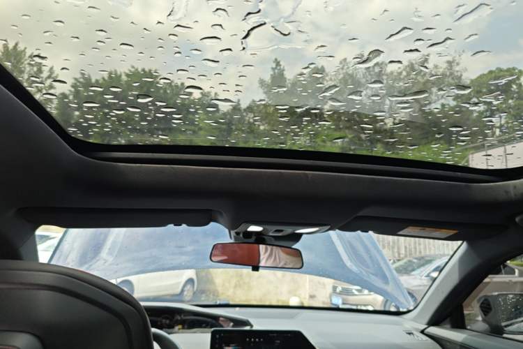 Used CHANGAN UNI-V 2022 1.5T Prestige Version Headliner