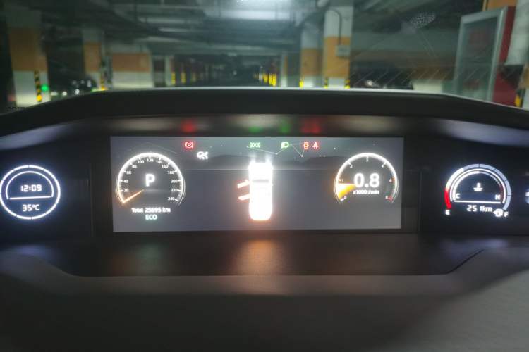 Used CHANGAN UNI-V 2022 1.5T Prestige Version Instrument Cluster