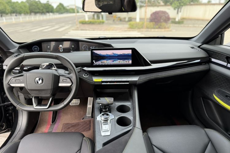 Used CHANGAN UNI-V 2022 1.5T Sport Edition Interior 1