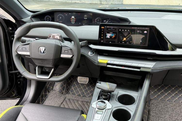 Used CHANGAN UNI-V 2022 2.0T Leading-Speed Edition Interior 2