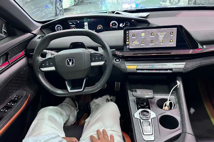 Used CHANGAN UNI-V 2022 2.0T Leading-Speed Edition Interior 2