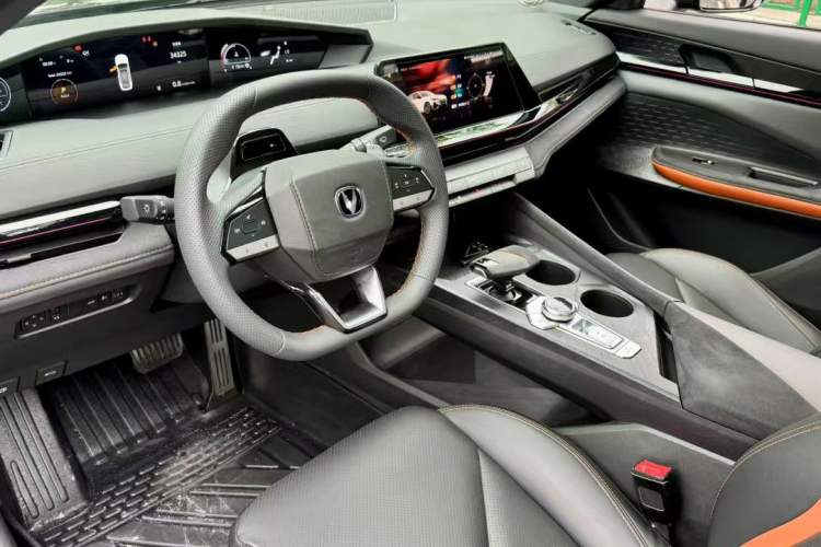 Used CHANGAN UNI-V 2022 1.5T Sport Edition Interior 2