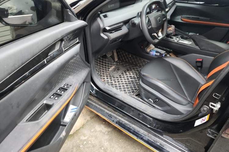 Used CHANGAN UNI-V 2022 1.5T Sport Edition Interior 3