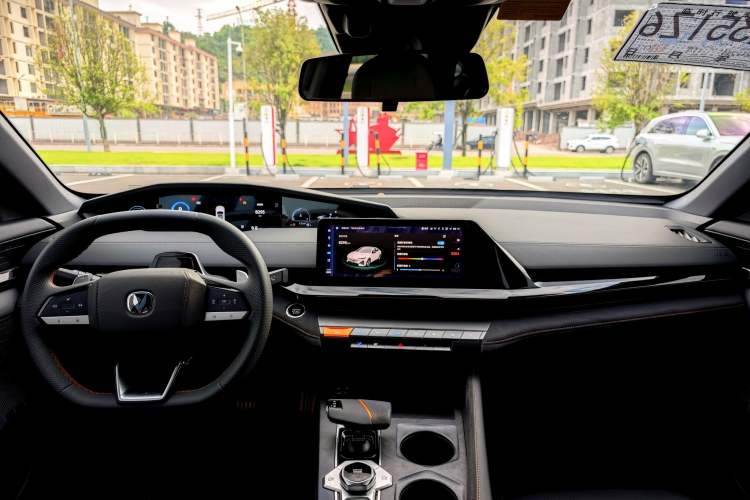 Used CHANGAN UNI-V 2022 1.5T Sport Edition Interior 3
