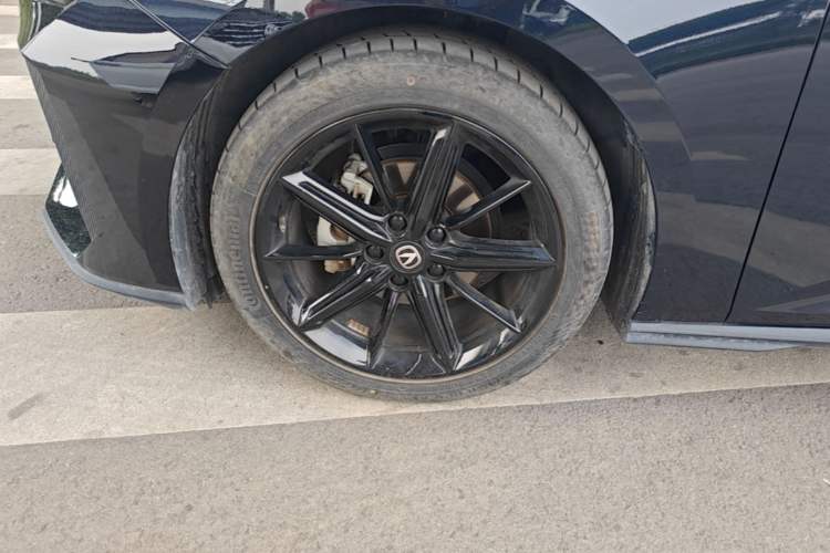 Used CHANGAN UNI-V 2022 1.5T Prestige Version Left Front Wheel Hub