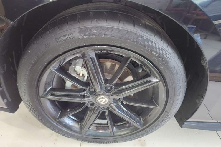 Used CHANGAN UNI-V 2022 1.5T Prestige Version Left Front Wheel Hub