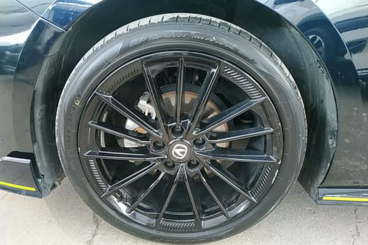 Used CHANGAN UNI-V 2022 1.5T Sport Edition Left Front Wheel Hub