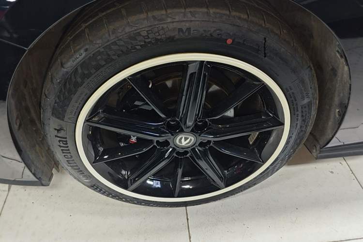 Used CHANGAN UNI-V 2022 1.5T Prestige Version Left Front Wheel Hub