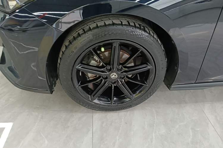 Used CHANGAN UNI-V 2022 1.5T Prestige Version Left Front Wheel Hub