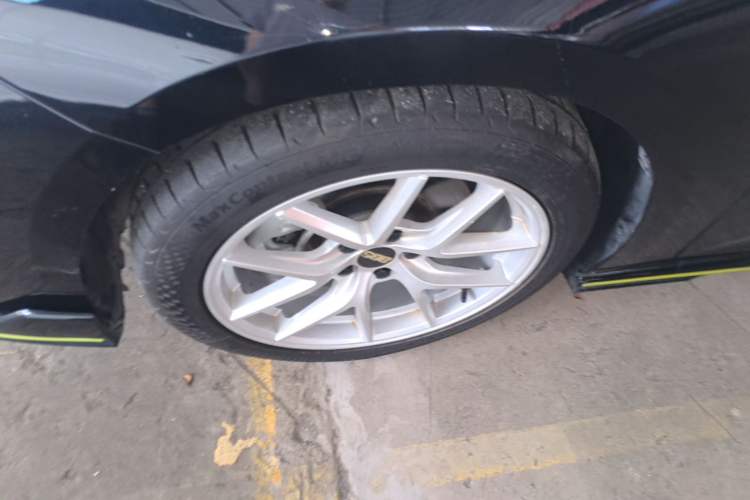Used CHANGAN UNI-V 2022 2.0T Leading-Speed Edition Left Front Wheel Hub
