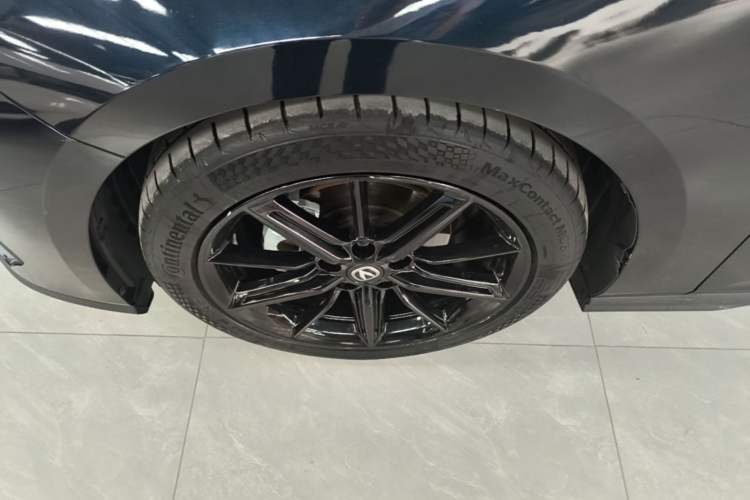 Used CHANGAN UNI-V 2022 1.5T Prestige Version Left Front Wheel Hub