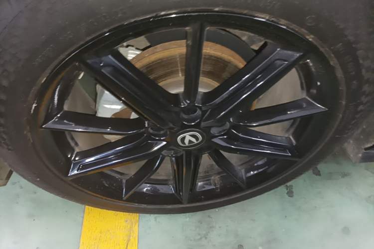 Used CHANGAN UNI-V 2022 1.5T Prestige Version Left Front Wheel Hub