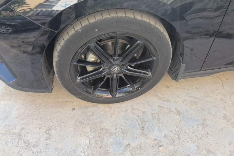 Used CHANGAN UNI-V 2022 1.5T Prestige Version Left Front Wheel Hub