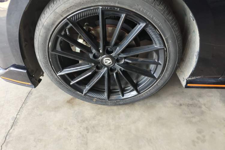 Used CHANGAN UNI-V 2022 1.5T Sport Edition Left Front Wheel Hub