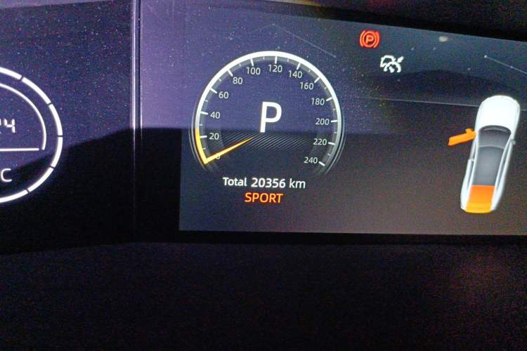 Used CHANGAN UNI-V 2022 1.5T Prestige Version Odometer Close Up