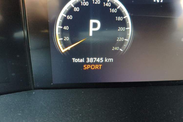Used CHANGAN UNI-V 2022 1.5T Sport Edition Odometer Close Up