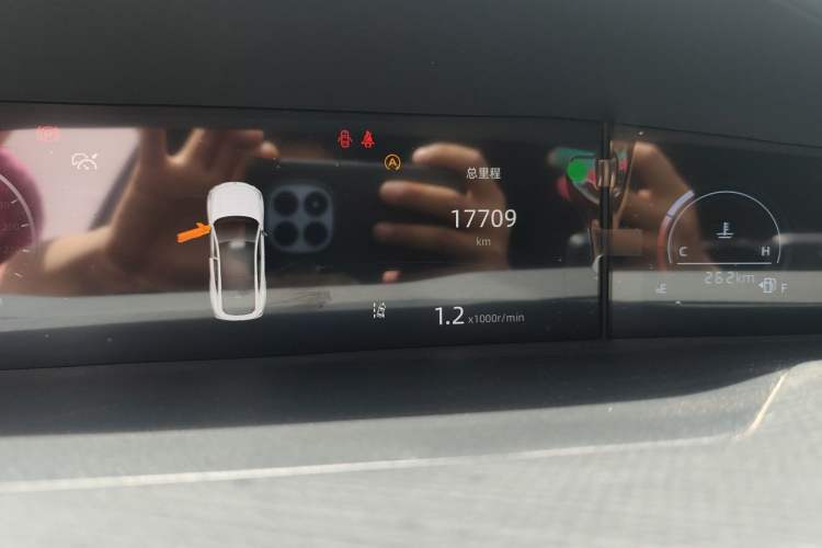 Used CHANGAN UNI-V 2022 1.5T Sport Edition Odometer Close Up