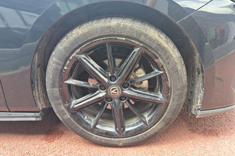 Used CHANGAN UNI-V 2022 1.5T Prestige Version Right Front Wheel Hub