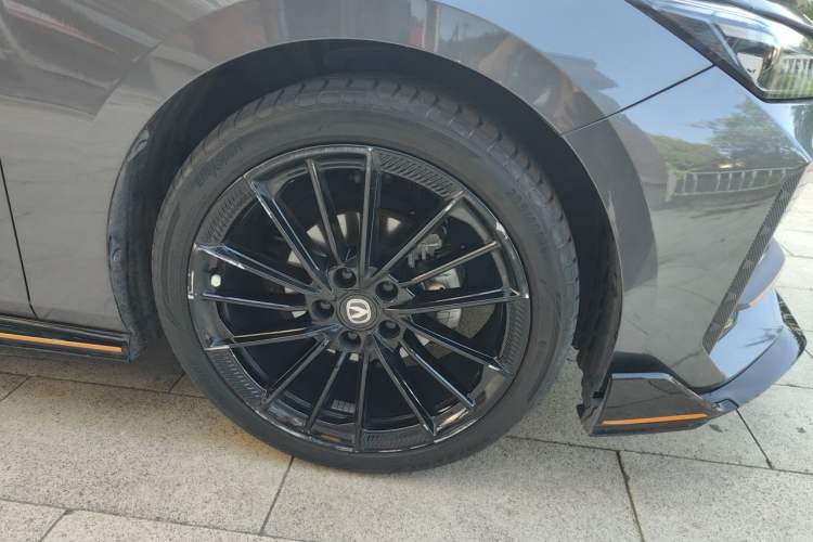 Used CHANGAN UNI-V 2022 1.5T Sport Edition Right Front Wheel Hub