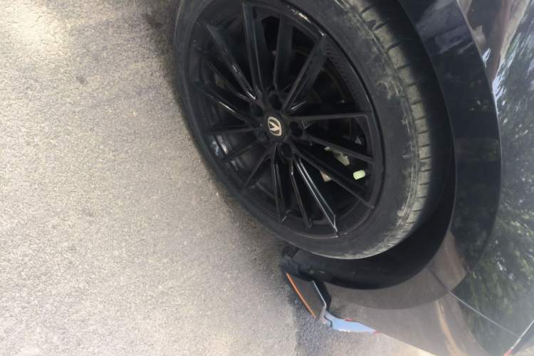 Used CHANGAN UNI-V 2022 1.5T Sport Edition Right Front Wheel Hub