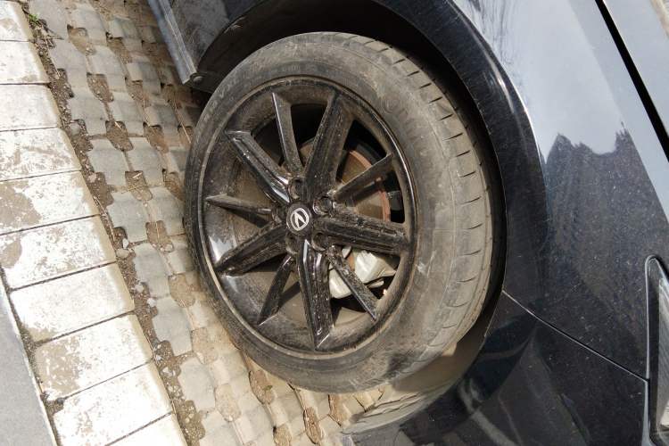 Used CHANGAN UNI-V 2022 1.5T Prestige Version Right Front Wheel Hub
