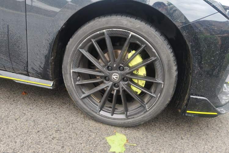 Used CHANGAN UNI-V 2022 1.5T Sport Edition Right Front Wheel Hub