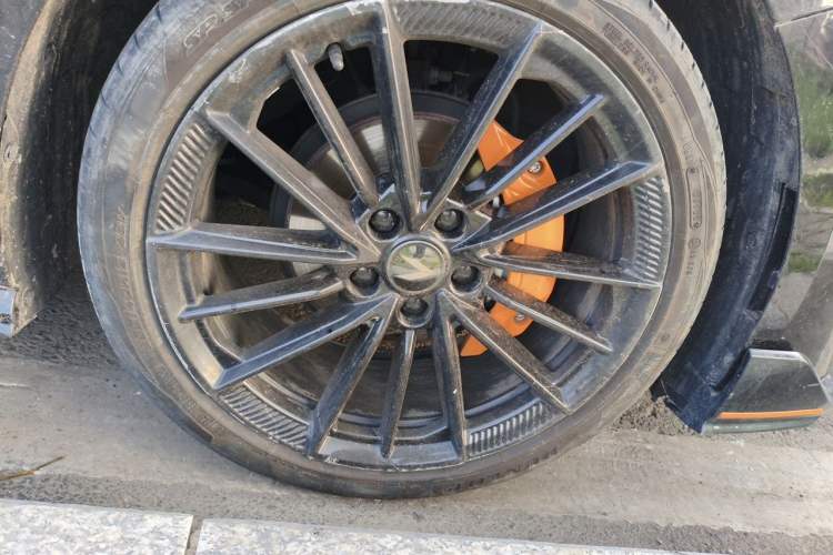 Used CHANGAN UNI-V 2022 1.5T Sport Edition Right Front Wheel Hub