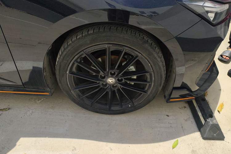 Used CHANGAN UNI-V 2022 1.5T Sport Edition Right Front Wheel Hub