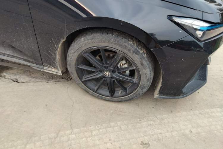 Used CHANGAN UNI-V 2022 1.5T Prestige Version Right Front Wheel Hub