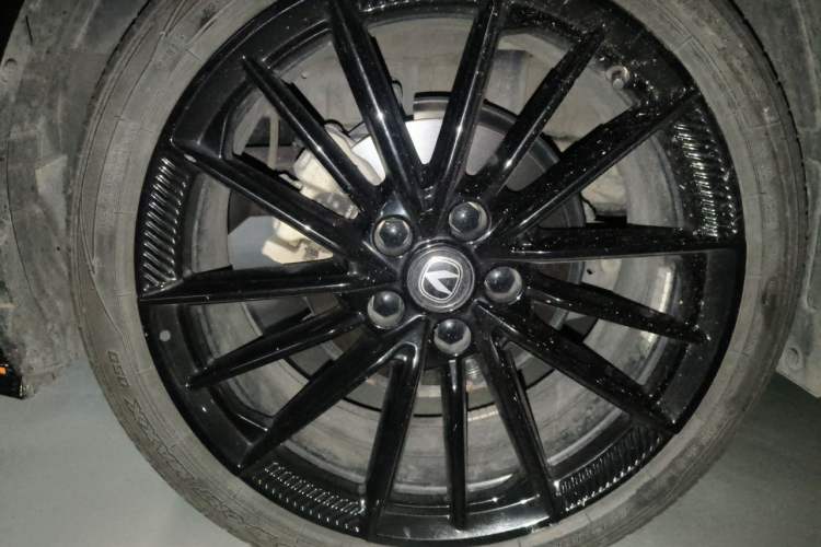 Used CHANGAN UNI-V 2022 1.5T Sport Edition Right Front Wheel Hub