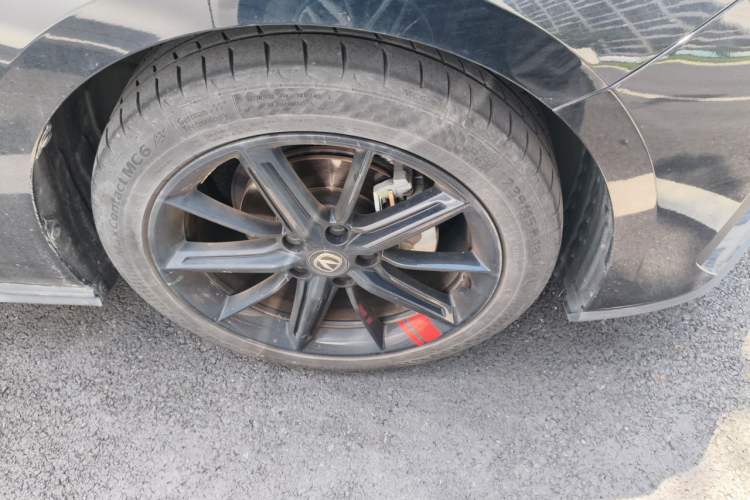 Used CHANGAN UNI-V 2022 1.5T Prestige Version Right Front Wheel Hub