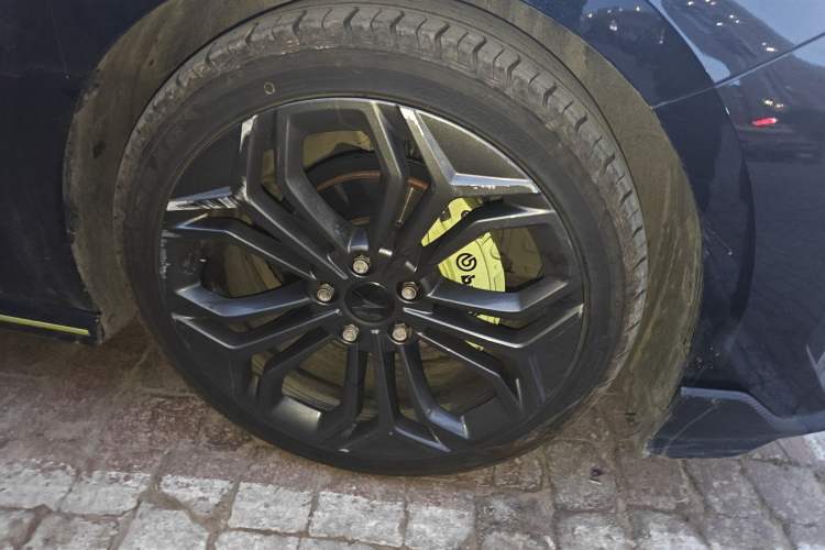 Used CHANGAN UNI-V 2022 1.5T Sport Edition Right Front Wheel Hub