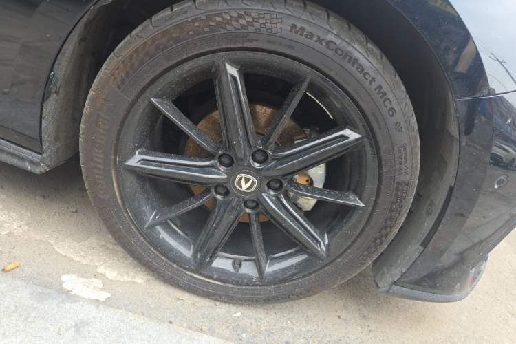 Used CHANGAN UNI-V 2022 1.5T Smart Navigation Version Right Front Wheel Hub