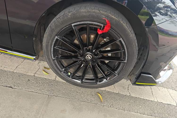 Used CHANGAN UNI-V 2022 1.5T Sport Edition Right Front Wheel Hub