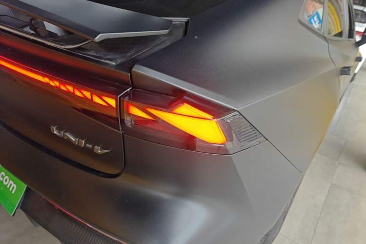 Used CHANGAN UNI-V 2022 1.5T Prestige Version Right Rear Taillight