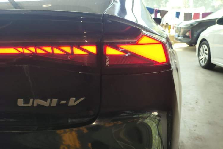 Used CHANGAN UNI-V 2022 1.5T Sport Edition Right Rear Taillight