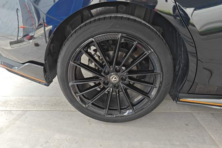 Used CHANGAN UNI-V 2022 1.5T Sport Edition Right Rear Wheel Hub