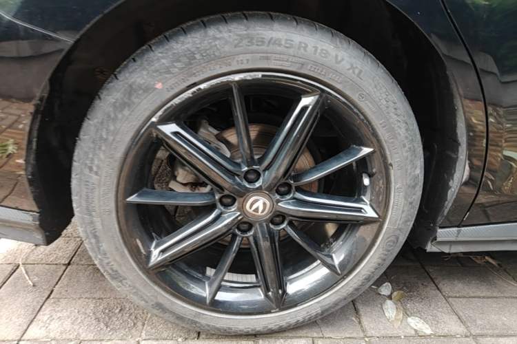 Used CHANGAN UNI-V 2022 1.5T Prestige Version Right Rear Wheel Hub