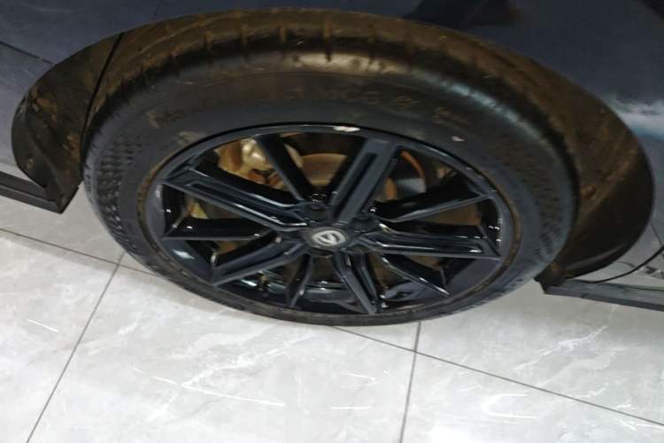 Used CHANGAN UNI-V 2022 1.5T Prestige Version Right Rear Wheel Hub