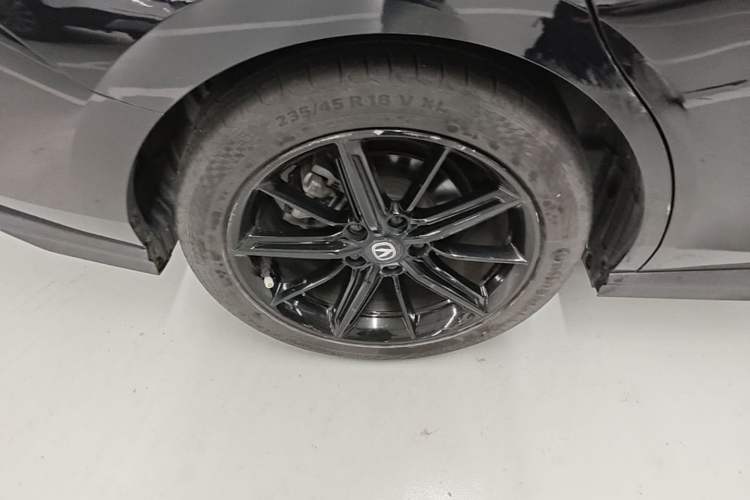 Used CHANGAN UNI-V 2022 1.5T Prestige Version Right Rear Wheel Hub
