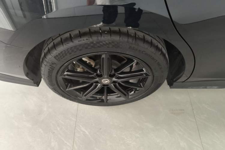 Used CHANGAN UNI-V 2022 1.5T Prestige Version Right Rear Wheel Hub