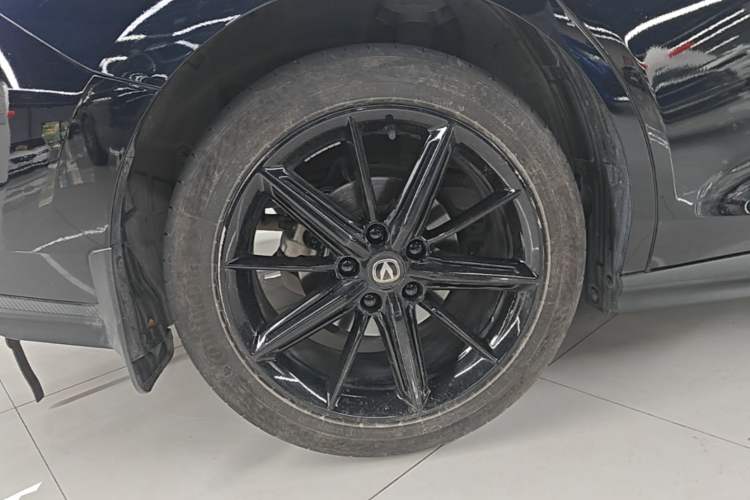 Used CHANGAN UNI-V 2022 1.5T Prestige Version Right Rear Wheel Hub