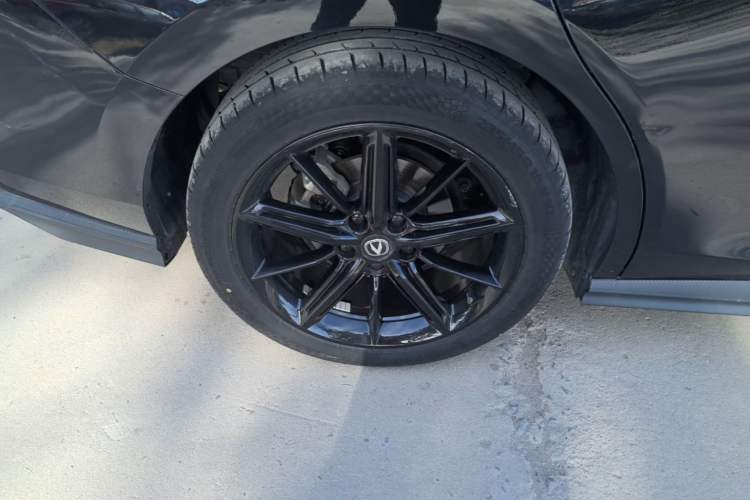 Used CHANGAN UNI-V 2022 1.5T Prestige Version Right Rear Wheel Hub