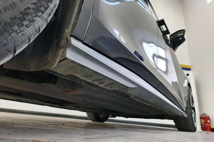 Used CHANGAN UNI-V 2022 1.5T Smart Navigation Version Right Side Sill