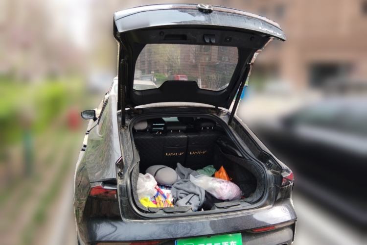 Used CHANGAN UNI-V 2022 1.5T Prestige Version Trunk